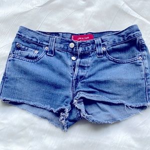 Low-Rise Levi’s Shorts